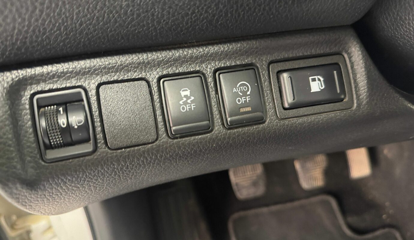 Nissan Navara Pick-up 2.3 dCi Trek Double Cab 4×4 Nissan Navara Pick-up 2.3 dCi Trek Double Cab 4×4